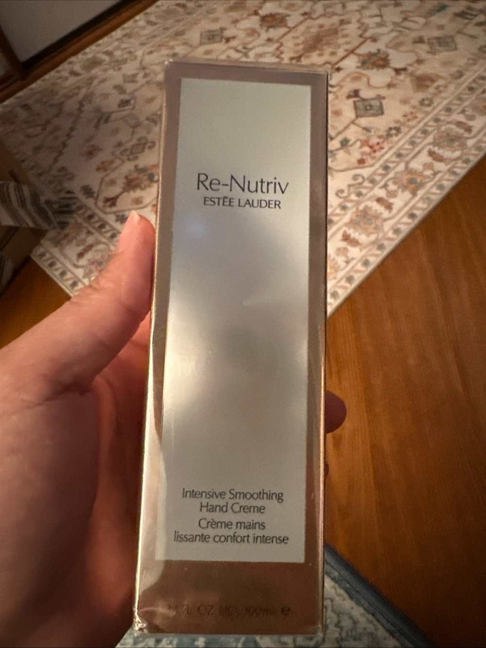 Estee Lauder Re-Nutriv Intensive Smoothing Hand Creme — Gold and White Packaging